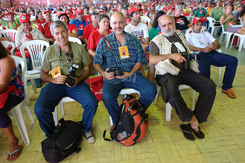 João Zinclar (esq.), Leonardo Melgarejo (centro) e Douglas Mansur (direita)