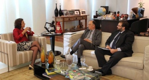 O Incra no fio da navalha