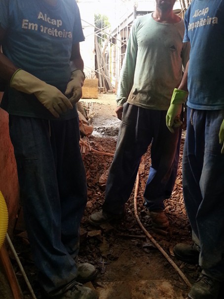 Parte dos resgatados no local em que trabalhavam (Fotos: Divulgação / MPT)