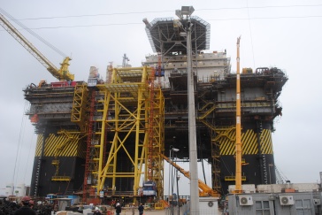 Plataforma P-55, da QUIP, no cais da ERG1