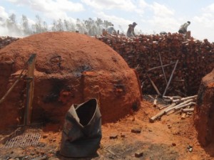 Empresa que, segundo o MTE pertence à André Abreu, explorava trabalhadores na produção de carvão. Foto: SRTE/TO