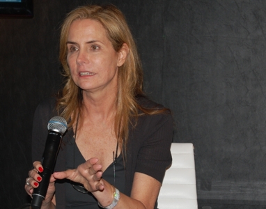 Katie Ford e autoridades debatem escravidão na indústria da moda em simpósio em São Paulo