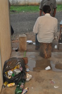 Lixo em alojamento de obra do data center do Santander, em Campinas (SP). Foto: MPT