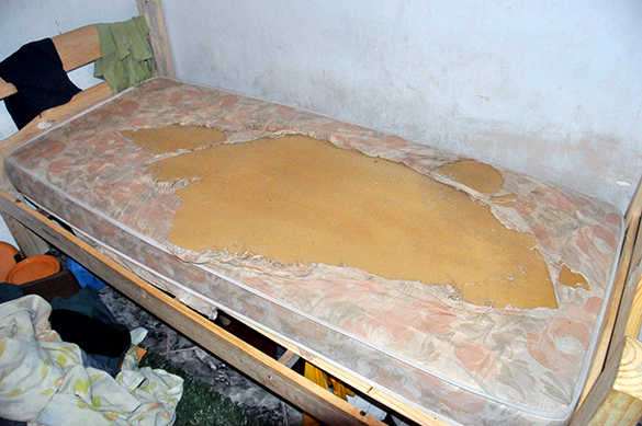 Cama no alojamento do grupo de 26 libertados