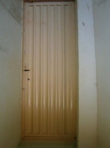 Disparo de bala no portão da casa de José Raimundo Ribeiro da Silva. Foto: Arquivo Pessoal