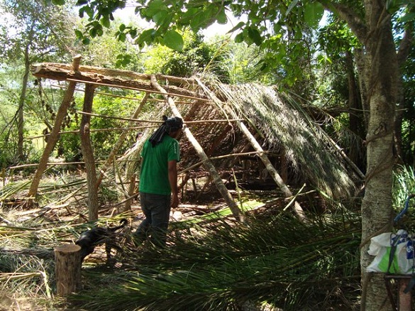Indígenas em condições análogas à escravidão dormiam em barracos construídos por eles mesmos em uma fazenda de gado no Mato Grosso do Sul. Foto: Divulgação MPT
