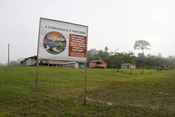 Placa do Projeto Valparaiso na comunidade Terra Firme de Cima