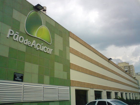 Lugar de gente feliz? Pão de Açúcar e a exploração do trabalho adolescente