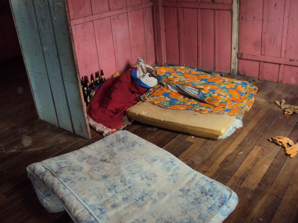 Produtores de cebola do Estado não cumpriam legislação trabalhista. Na foto, alojamento em condições degradantes flagrado pela fiscalização (Fotos: MTE)