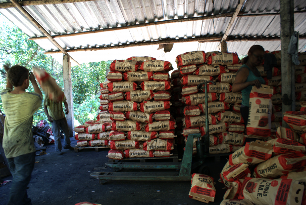 Crianças e adolescentes também trabalhavam em carvoarias flagradas com escravidão no interior paulista (Fotos: Stefano Wrobleski)