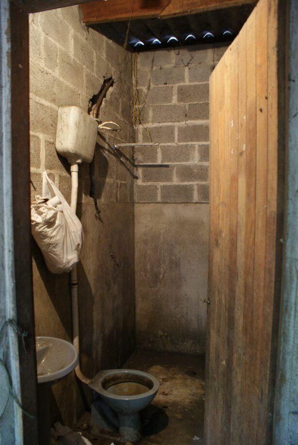 Alojamento de uma das vítimas de trabalho escravo em carvoaria de Piracaia (SP) estava em condições degradantes (Foto: Stefano Wrobleski)