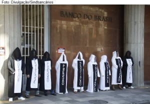 Manifestação em frente à sede do Banco do Brasil (Foto: Divulgação/Sindbancários)