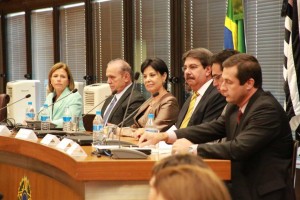 Autoridades na solenidade de assinatura do protocolo de cooperação contra trabalho escravo no Estado de São Paulo (Foto: TRT-2)