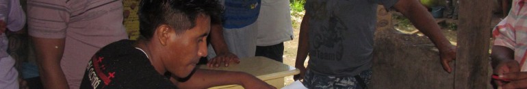 Professores Munduruku trancam secretaria de educação após demissão em massa