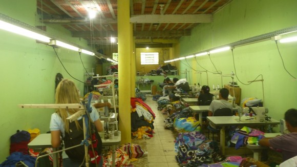 Oficina em funcionamento na hora em que a fiscalização chegou ao local. Fotos: Sabrina Duran