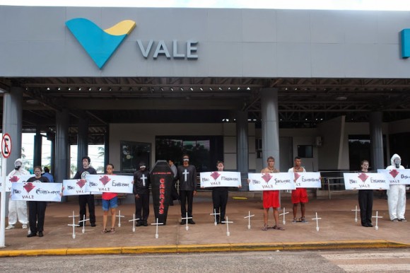 Protesto em frente a sede da empresa Vale durante o Fórum Social Carajás Fotos: Verena Glass