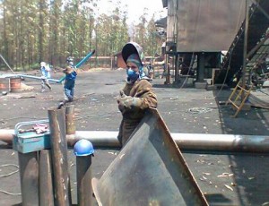 Mortes e acidentes de trabalho têm sido comuns na produção de ferro no Maranhão. Na foto, Kennys de Oliveira Silva, soldador morto em 2012 Foto: Divulgação/Justiça nos Trilhos