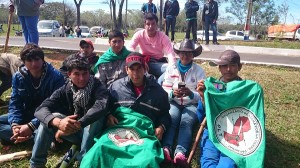 Marina , de chapéu, durante trancamento de estradas em protesto na semana de aniversário da posse de Carter.