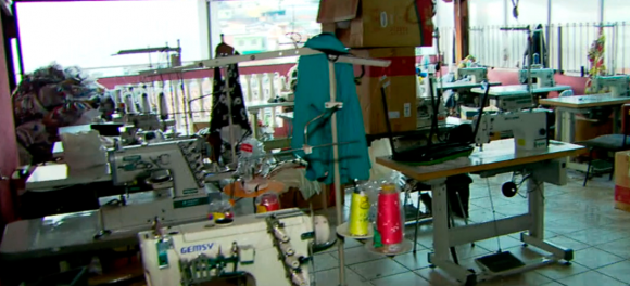 Oficina onde vítimas trabalhavam Oficina em São Paulo onde bolivianos trabalhavam (Foto: Reprodução/GloboNews)