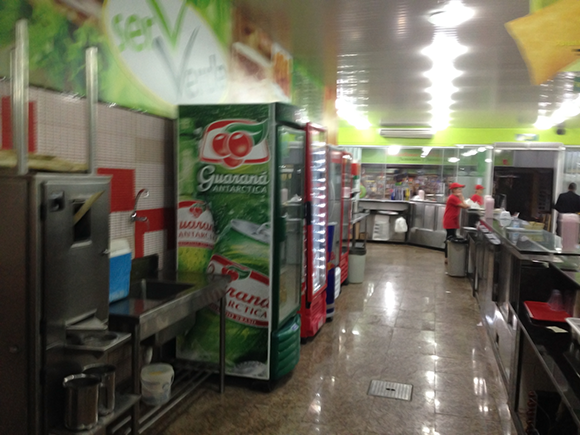 Pastelaria onde chinês resgatado era submetido a jornada exaustiva e condições degradantes (Fotos: SRTE-RJ)