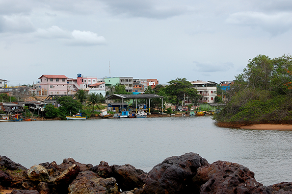 Comunidade de pescadores em Aracruz enfrenta impactos da extração de celulose na região (Foto: Guilherme Zocchio)