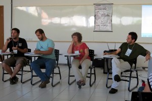 Da esq à dir, Martin Carcione, Luiz Guimarães, Gabriela Scotto e Bruno Milanez discutem alternativas ao modelo neoextrativista