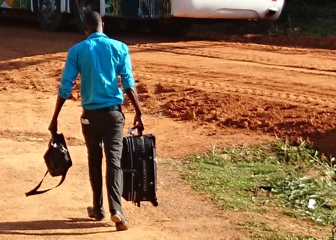 Sistema Nacional de Empregos não funciona e refugiados ficam sujeitos a aliciadores