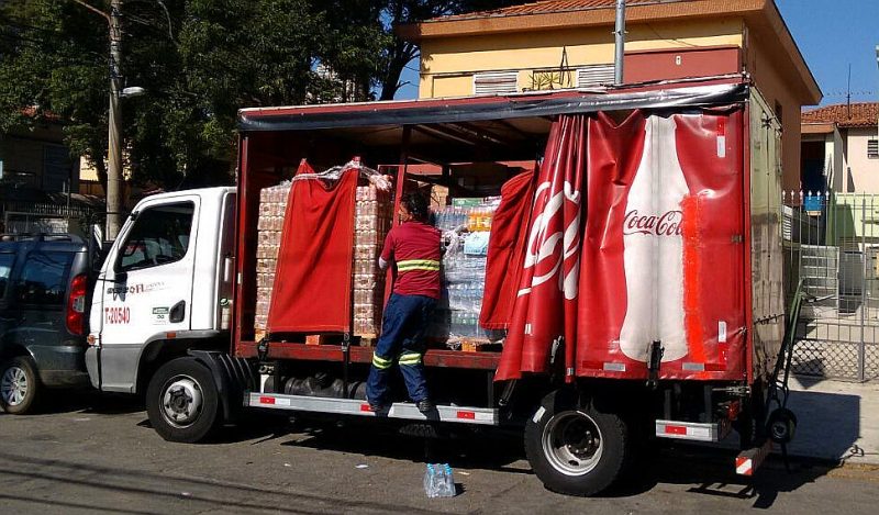 Entregadores faziam jornadas que chegavam a 140 horas extras por mês (Foto: Carlos Juliano Barros/ Repórter Brasil)
