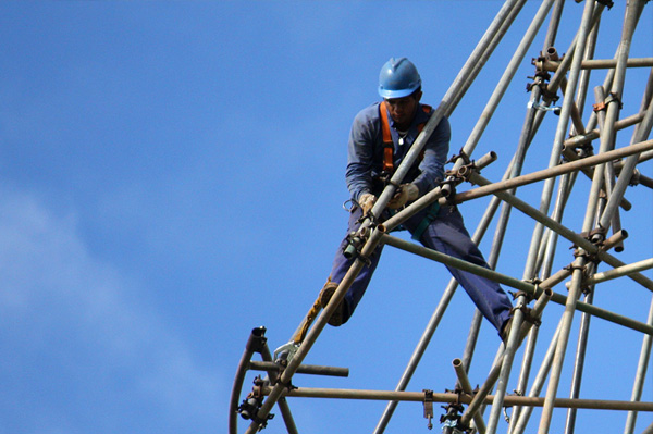 Terceriziação e número de acidentes tem forte ligação na construção civil .Foto: Flickr/Pedro Biondi