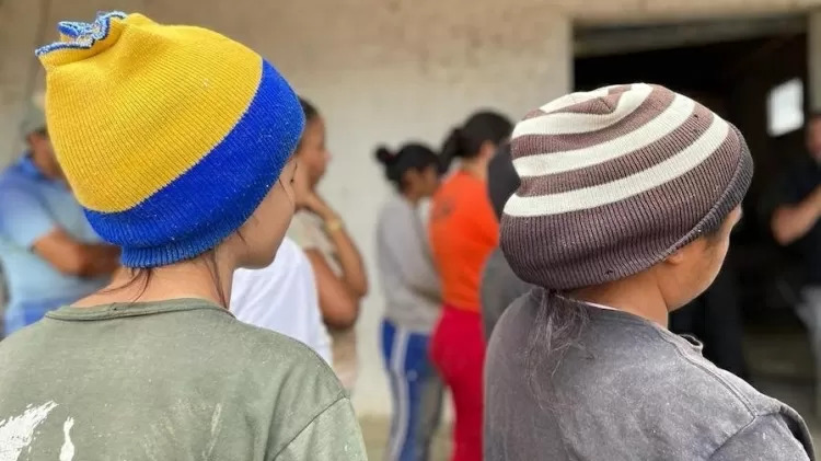 Duas das adolescentes resgatadas da escravidão