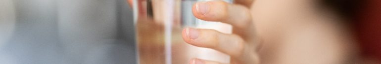 Água com agrotóxicos sai da torneira de 210 cidades no Brasil